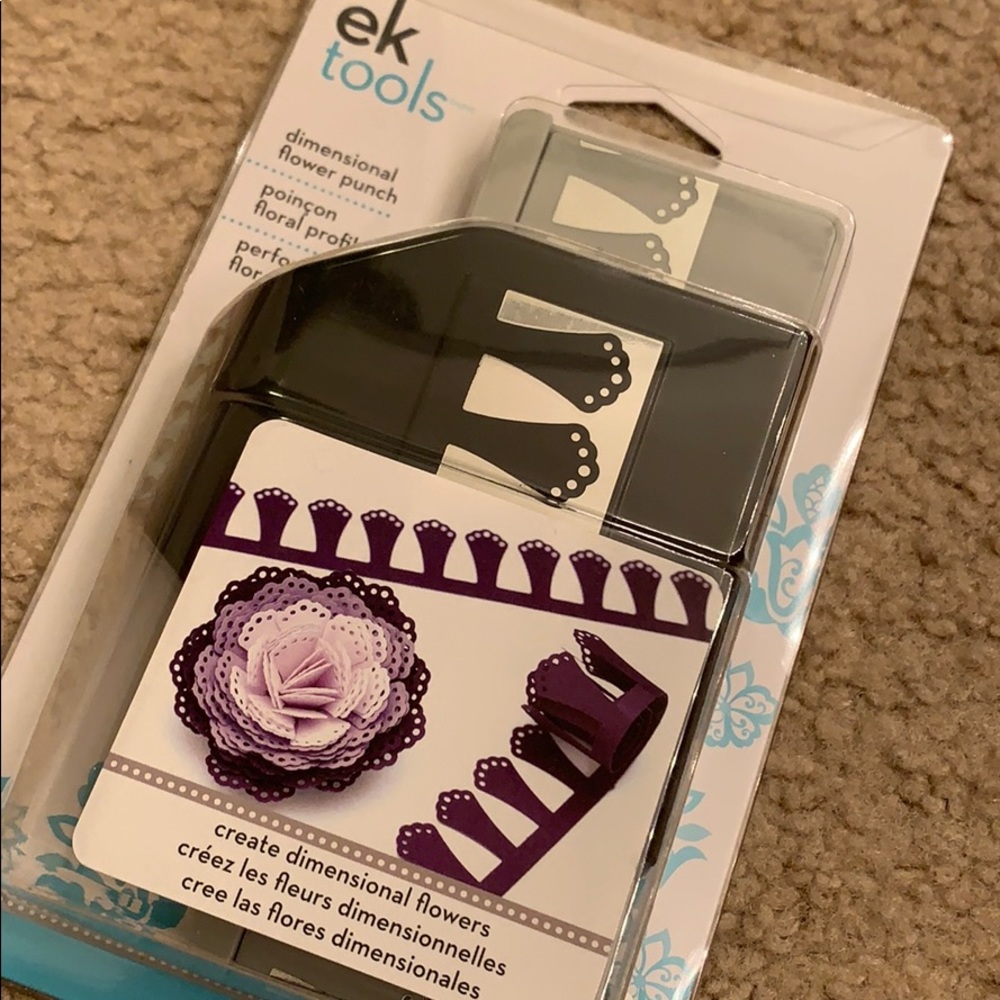 NEW -EK Tools Dimensional Flower Punch